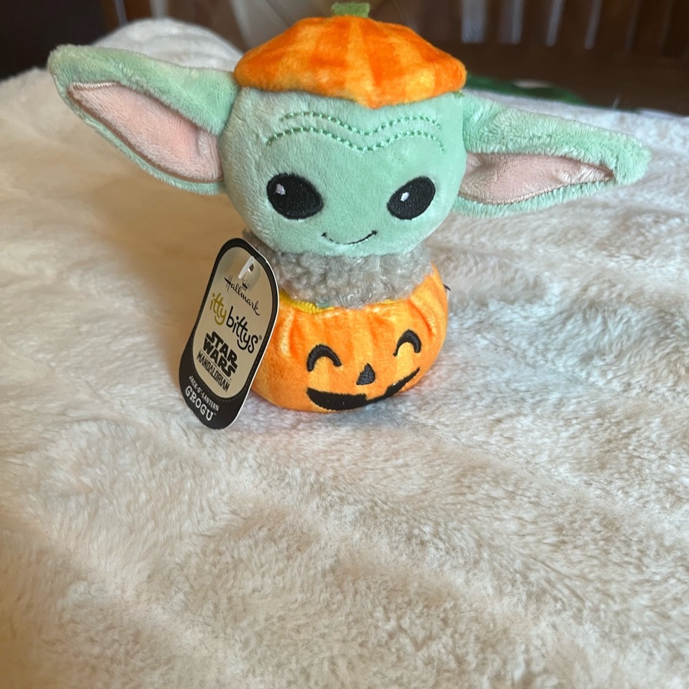 NWT Disney Hallmark Grogu Pumpkin Tiny Star Wars Fall Plush Toy Stuffed Animal